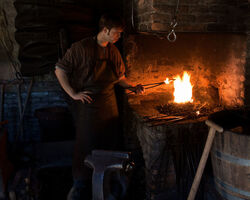 Кузнецы и кузнечное дело - Кованые изделия